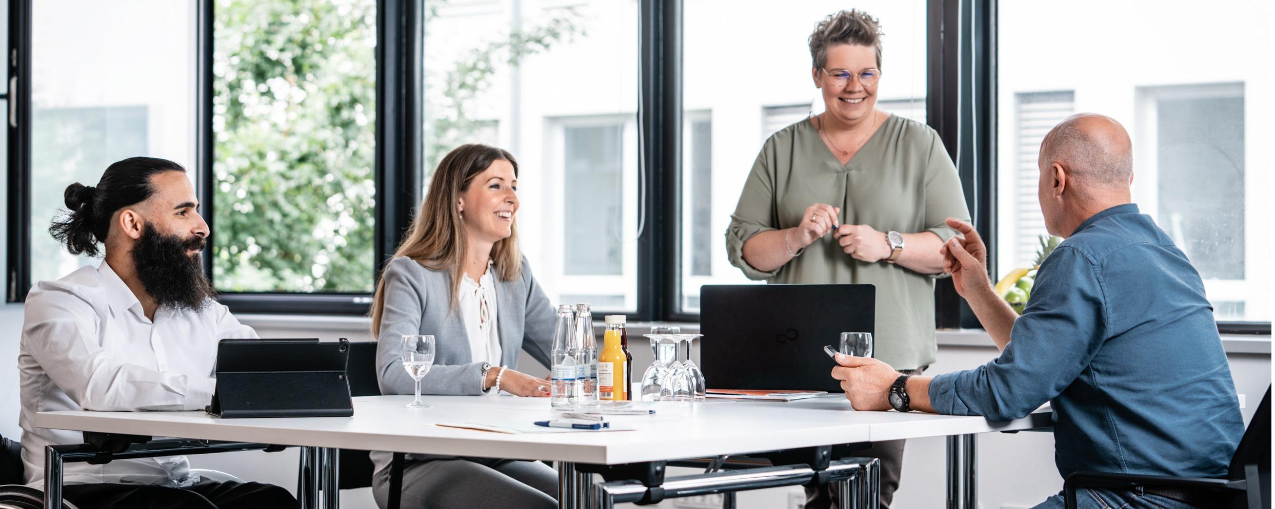 Symbolbild: Stellenanzeige der Kammer Niederrheinische IHK Duisburg-Wesel-Kleve zu Duisburg, Teamleitung (w/m/d) für den Bereich Außenwirtschaft