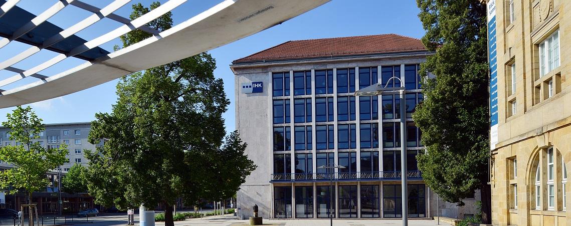 Symbolbild: Stellenanzeige der Kammer IHK Chemnitz, Ausbildung zum Verwaltungsfachangestellten –  Fachrichtung HWK und IHK (m/w/d)