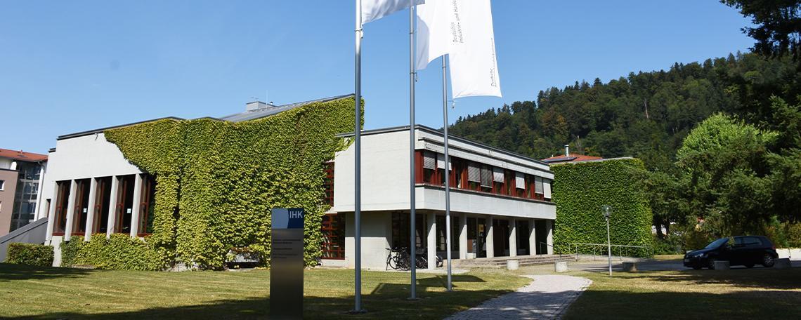Symbolbild: Stellenanzeige der Kammer IHK Hochrhein-Bodensee, Sachbearbeitung Prüfungskoordination (m/w/d)  Vollzeit am Standort Schopfheim 