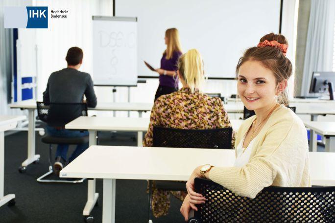 Symbolbild: Stellenanzeige der Kammer IHK Hochrhein-Bodensee, Ausbildungsplatz Kaufmann (m/w/d) für Büromanagement 