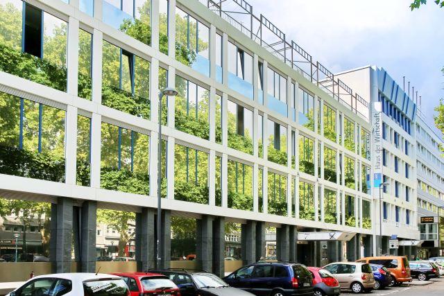 Symbolbild: Stellenanzeige der Kammer IHK für die Pfalz, kfm. Mitarbeiter (m/w/d) für den Geschäftsbereich Weiterbildung am Standort Pirmasens
