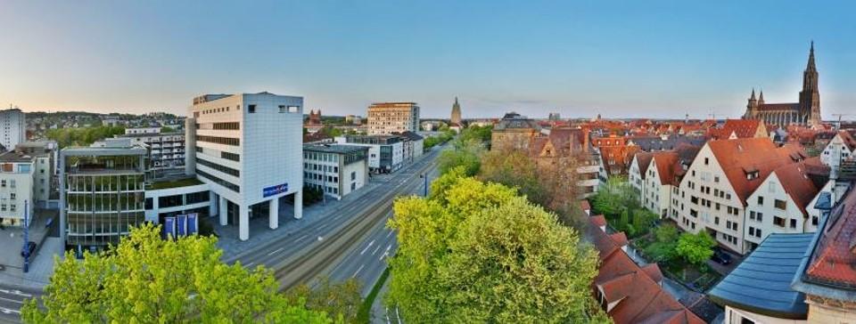 Symbolbild: Stellenanzeige der Kammer IHK Ulm, Sachbearbeiter im Team Recht und Steuern (m/w/d)
