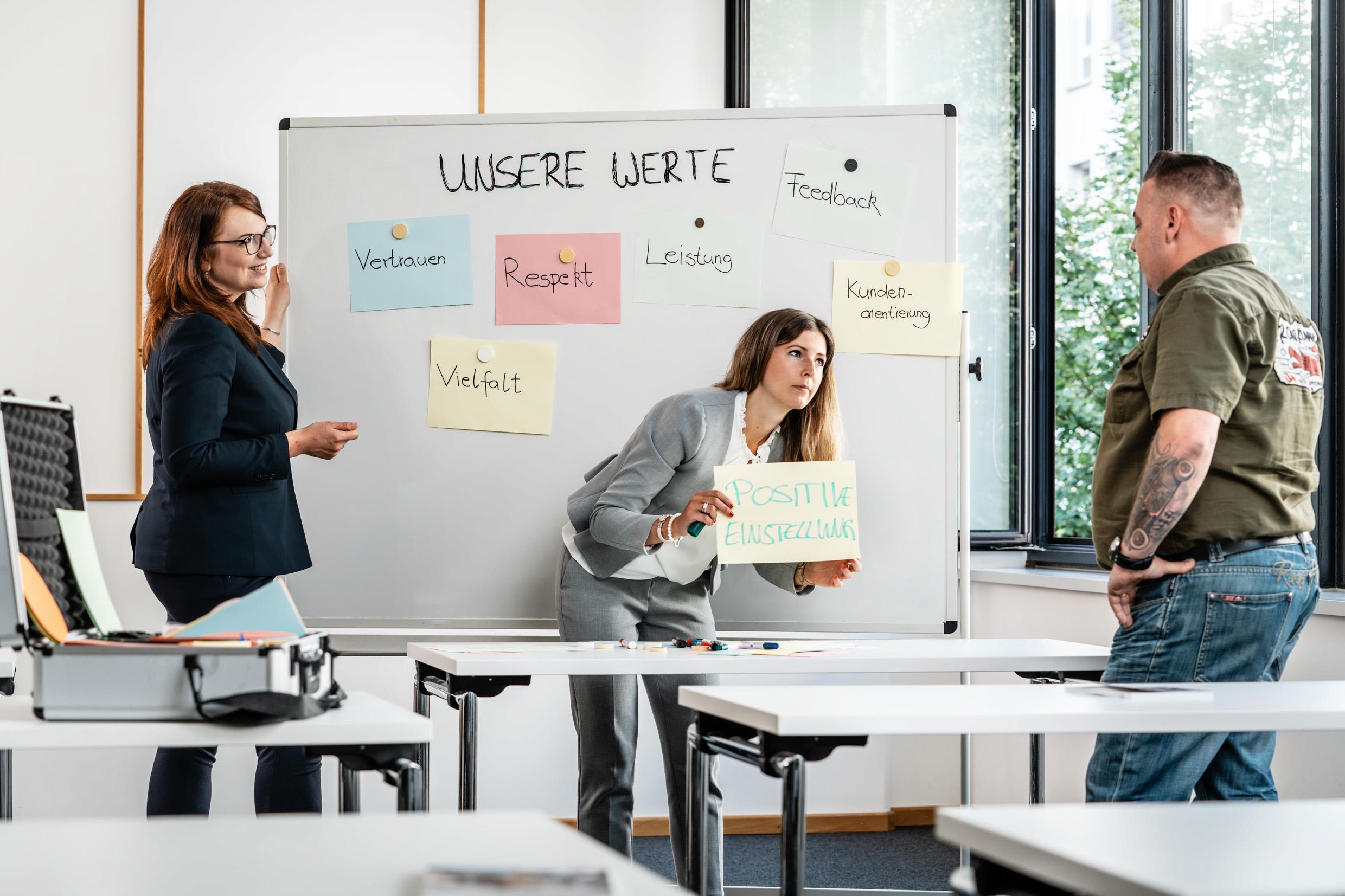 Symbolbild: Stellenanzeige der Kammer Niederrheinische IHK Duisburg-Wesel-Kleve zu Duisburg, Bildungskoordinator (w/m/d) Schule-Wirtschaft - Elternzeitvertretung (2 Jahre)